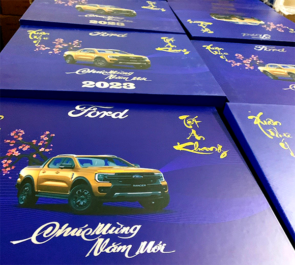 set quà Tết cho tập đoàn Ford tại Royal Deli
